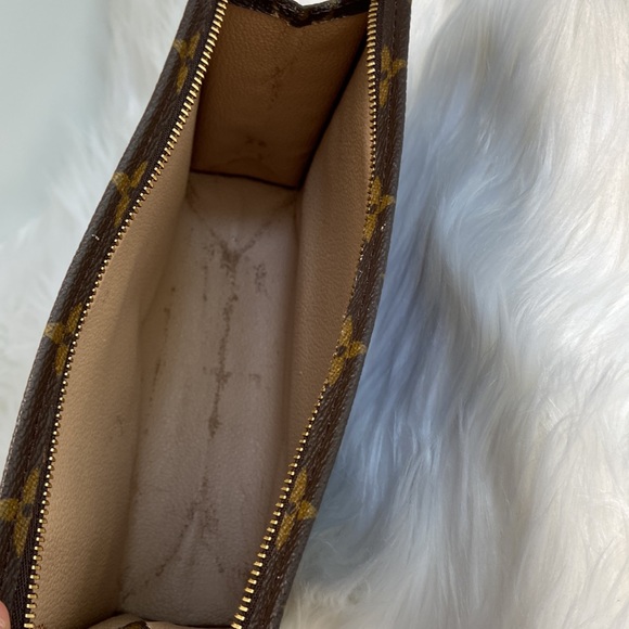 Louis Vuitton Monogram Toiletry Pouch 19 - Picture 8 of 9